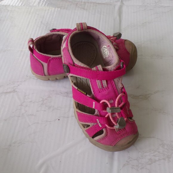Keen girls sandals 11